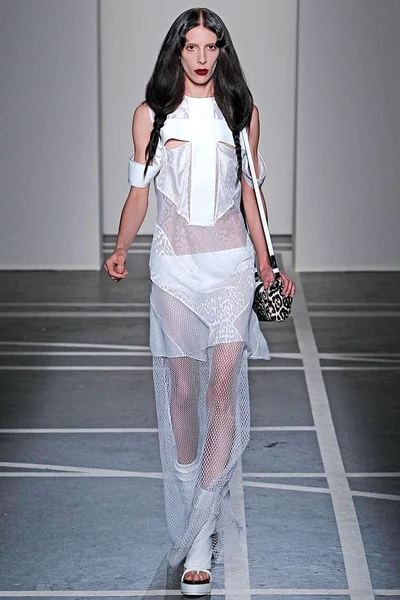 Look 32